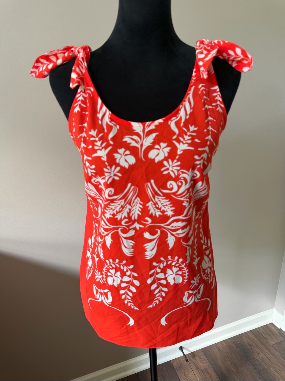 🥰3/$25 CABI Gorgeous Red Floral Tie-Shoulder Tank Top